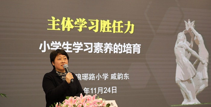 3.  戚校長(zhǎng)匯報(bào)照片.JPG