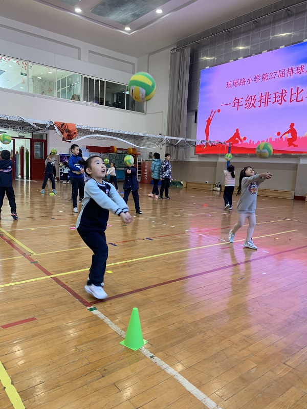 一年級(jí)排球比賽2.JPG