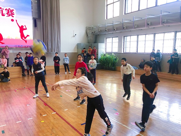 五年級(jí)排球比賽.JPG