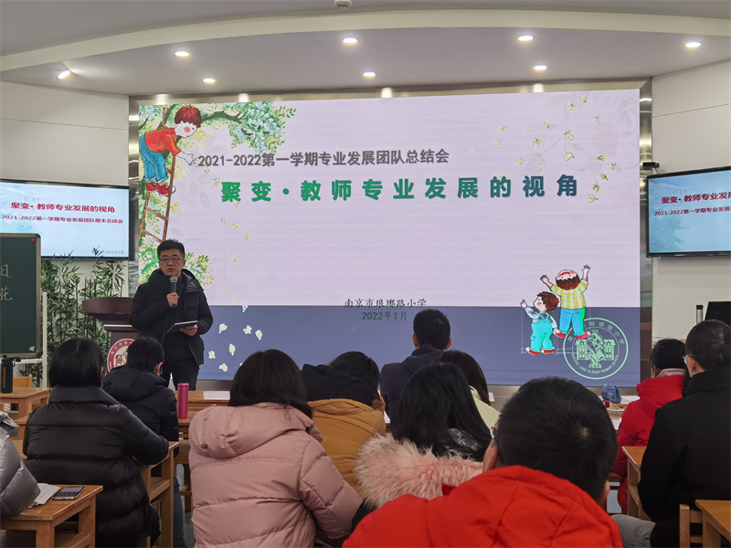 5.馮校長(zhǎng)做指導(dǎo)發(fā)言.jpg