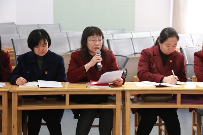 07數(shù)英支部參會所有黨員開展批評和自我批評.JPG