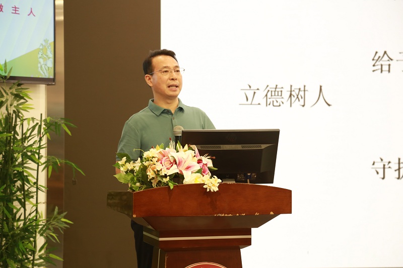 2童如明主任.JPG