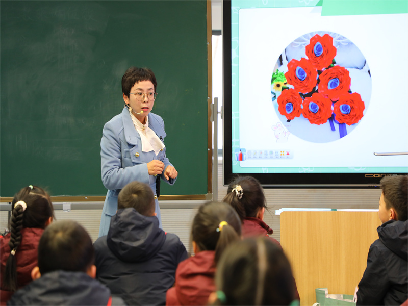 1.3  張紹華老師執(zhí)教1.jpg