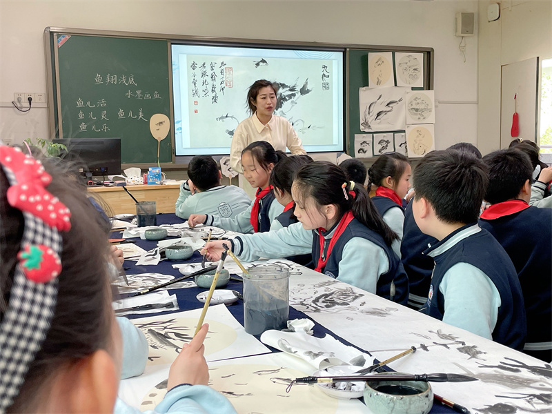 12.  美術 徐凡老師上課.jpg