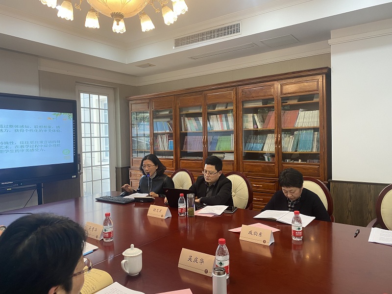 胡濤在講形塑審美力：“文學閱讀與創(chuàng)意表達”學習任務群高年段課例研究 (1).jpg