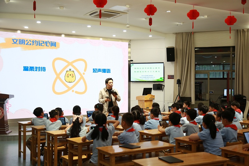 03學(xué)生上課現(xiàn)場2.JPG