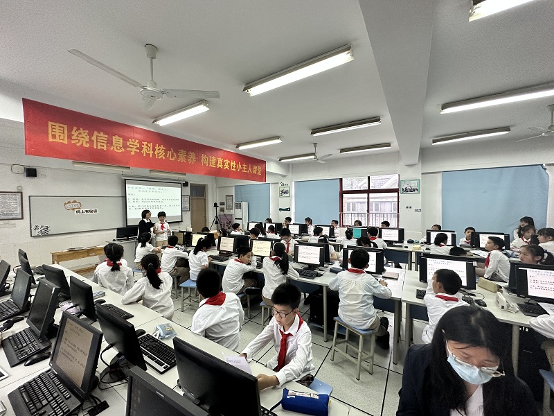 03學(xué)生上課現(xiàn)場3.JPG