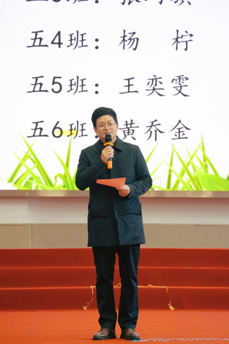 胡校長講話.jpg
